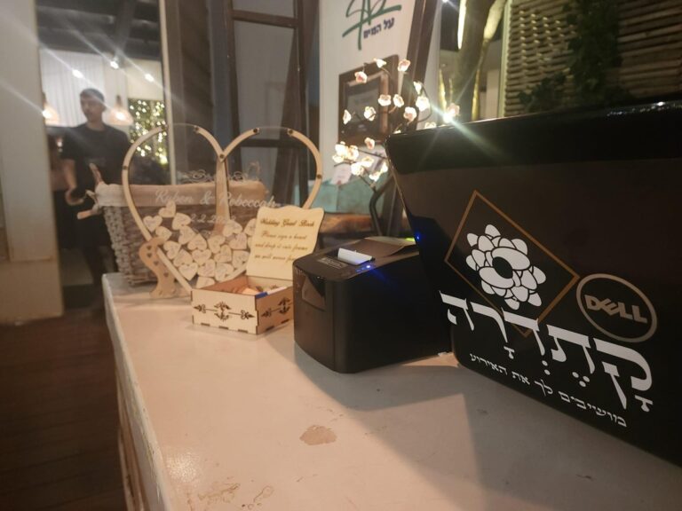 עמדת הושבה של קתדרה בערב חתונה